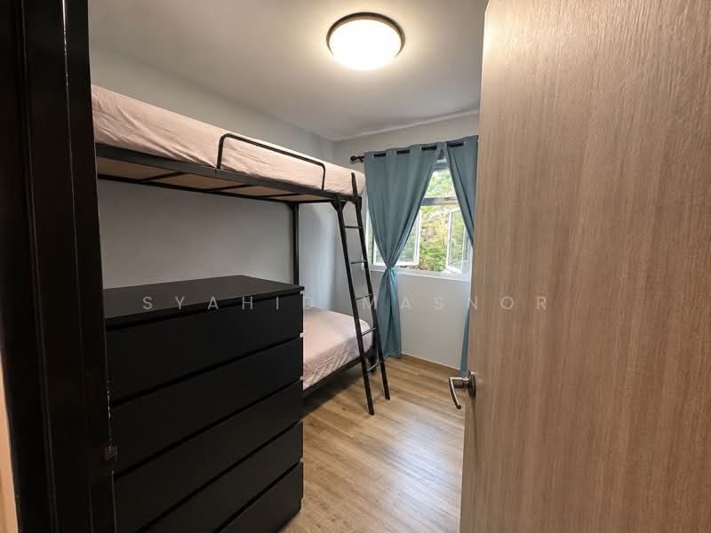 221A Sumang Lane, 221A Sumang Lane, 2 Bedrooms, 731 sqft, HDB Flat For Sale, by Syahid Masnor, 500195933 - Common Bedroom - PropertyGuru.com.sg