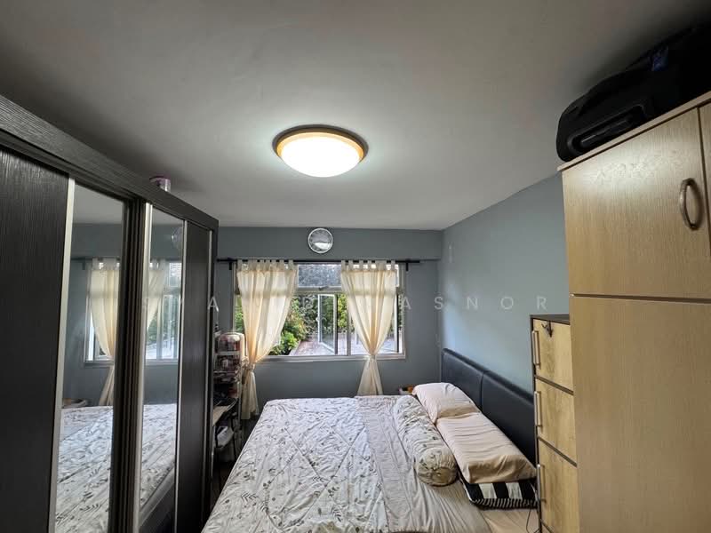 221A Sumang Lane, 221A Sumang Lane, 2 Bedrooms, 731 sqft, HDB Flat For Sale, by Syahid Masnor, 500195933 - Master Bedroom - PropertyGuru.com.sg