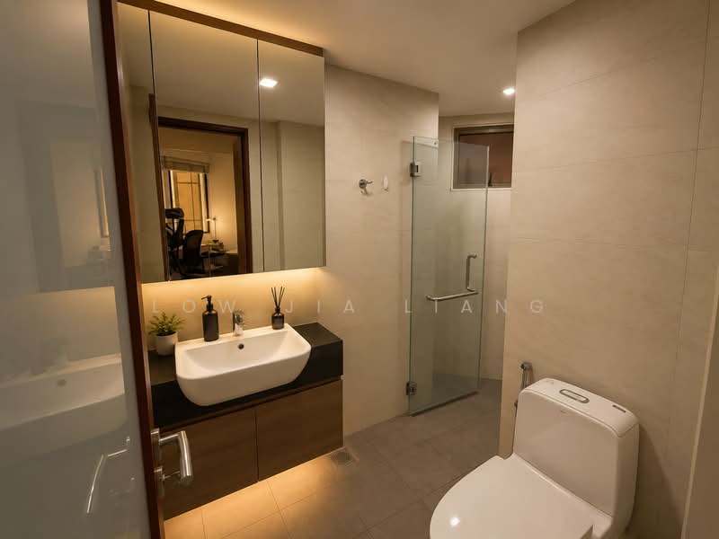 Villa Marina, 21 Jalan Sempadan, 3 Bedrooms, 1,249 sqft, Condominium For Sale, by Low Jia Liang, 500195949 - Bathroom - PropertyGuru.com.sg