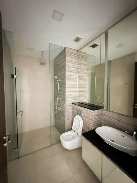 Kallang Riverside, 51 Kampong Bugis, 2 Bedrooms, 1,033 sqft, Condominium For Sale, by Nicole Ee 余佩敏, 500195953 - Bathroom - PropertyGuru.com.sg
