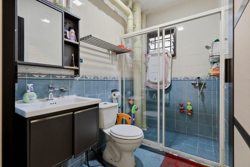 651 Senja Link, 651 Senja Link, 3 Bedrooms, 980 sqft, HDB Flat For Sale, by Bryan Tan, 500195961 - Bathroom - PropertyGuru.com.sg