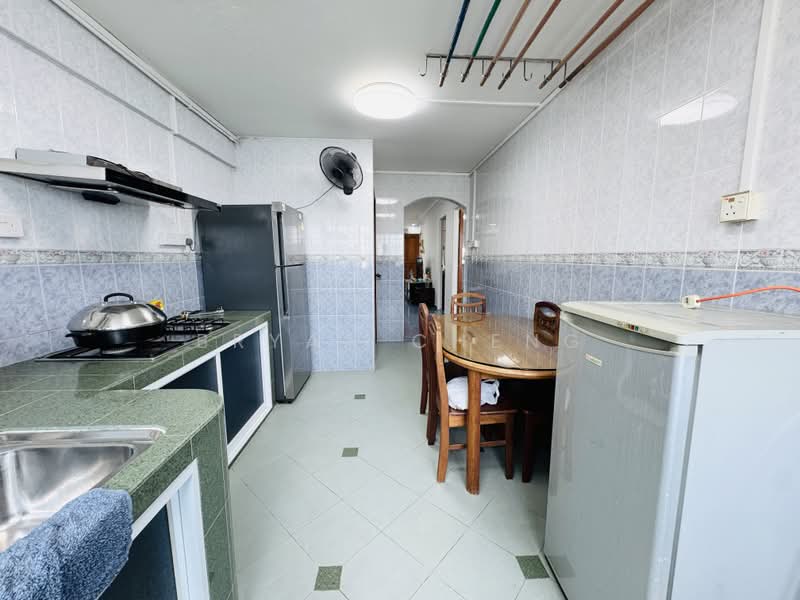 222 Serangoon Avenue 4, 222 Serangoon Avenue 4, 2 Bedrooms, 720 sqft, HDB Flat For Sale, by Bryan Cheng, 500195967 - Kitchen - PropertyGuru.com.sg