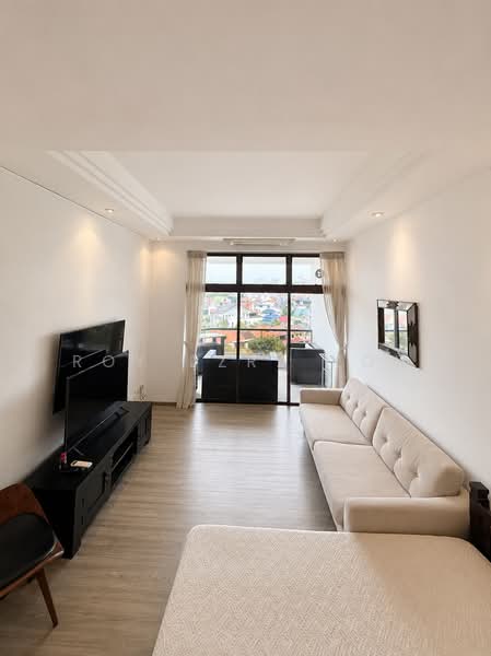 Eastern Lagoon I, 214 Upper East Coast Road, 1 Bedroom, 689 sqft, Condominium For Sale, by Roy Ezra Koh, 500196006 - Living Room - PropertyGuru.com.sg