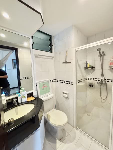 The Bencoolen, 180A Bencoolen Street, 3 Bedrooms, 1,033 sqft, Apartment For Sale, by Samuel Sim, 500196016 - Bathroom - PropertyGuru.com.sg