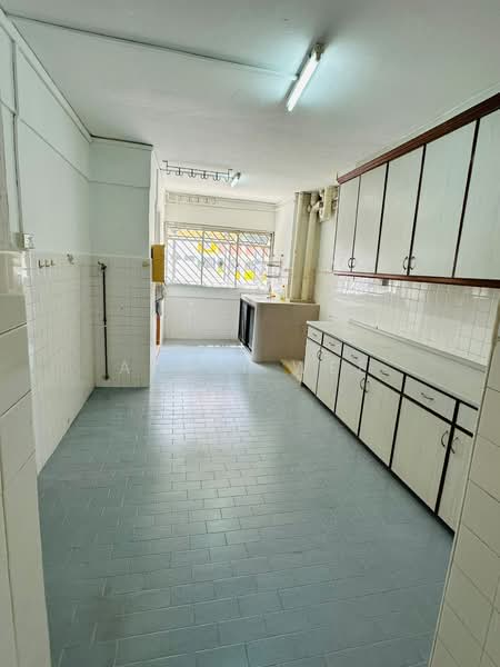 903 Tampines Avenue 4, 903 Tampines Avenue 4, 3 Bedrooms, 1,108 sqft, HDB Flat For Sale, by Alvin Wee, 500196025 - Kitchen - PropertyGuru.com.sg