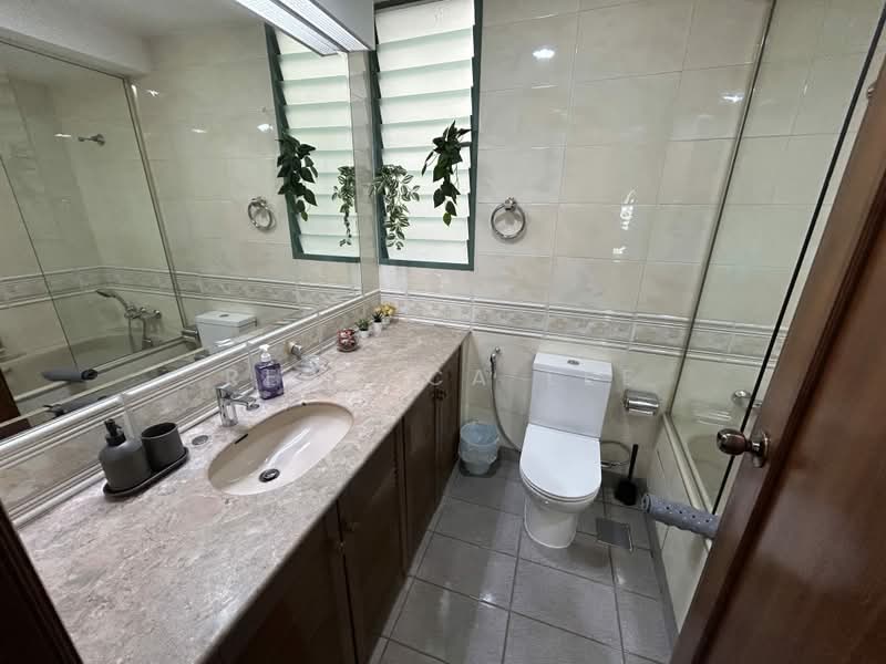 Gold Coast Condo, 360 Pasir Panjang Road, Room Rental, 300 sqft, Condominium For Rent, by Rebecca Lee, 500196038 - Bathroom - PropertyGuru.com.sg