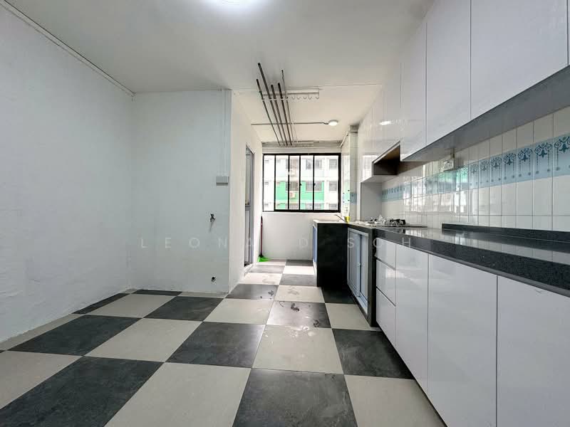 823 Jurong West Street 81, 823 Jurong West Street 81, 4 Bedrooms, 1,302 sqft, HDB Flat For Sale, by Leonard Soh, 500196042 - Kitchen - PropertyGuru.com.sg