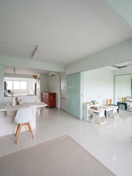 33 Marine Crescent, 33 Marine Crescent, 2 Bedrooms, 818 sqft, HDB Flat For Sale, by Evelyn Yew, 500196047 - Living Room - PropertyGuru.com.sg