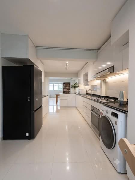 33 Marine Crescent, 33 Marine Crescent, 2 Bedrooms, 818 sqft, HDB Flat For Sale, by Evelyn Yew, 500196047 - Kitchen - PropertyGuru.com.sg