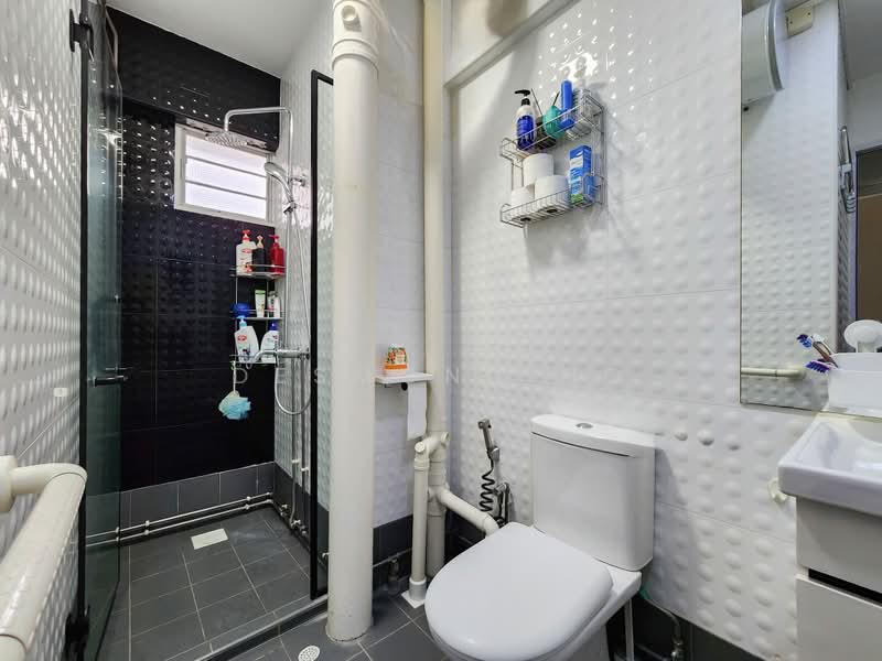 125 Serangoon North Avenue 1, 125 Serangoon North Avenue 1, 3 Bedrooms, 1,593 sqft, HDB Flat For Sale, by Desmond Ho, 500196063 - Common Bathroom - PropertyGuru.com.sg