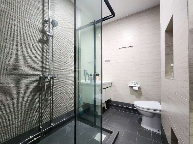 125 Serangoon North Avenue 1, 125 Serangoon North Avenue 1, 3 Bedrooms, 1,593 sqft, HDB Flat For Sale, by Desmond Ho, 500196063 - Master Bathroom - PropertyGuru.com.sg
