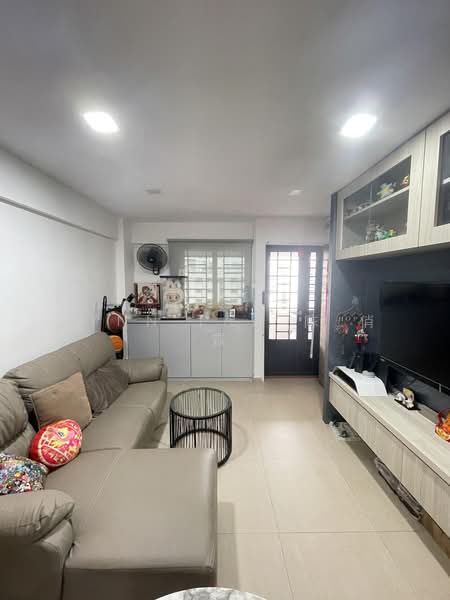 102 Bedok North Avenue 4, 102 Bedok North Avenue 4, 2 Bedrooms, 721 sqft, HDB Flat For Sale, by Lynn Tan 陈 俏 霖, 500196070 - Living Room - PropertyGuru.com.sg