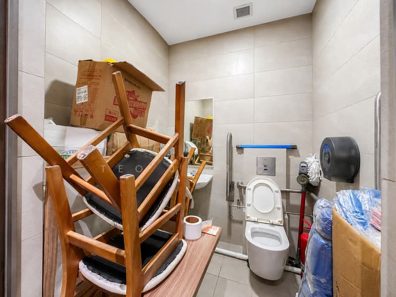 Kensington Square, 2 Jalan Lokam, 872 sqft, Food & Beverage For Rent, by Teo Jedrich, 500196092 - Bathroom - CommercialGuru.com.sg