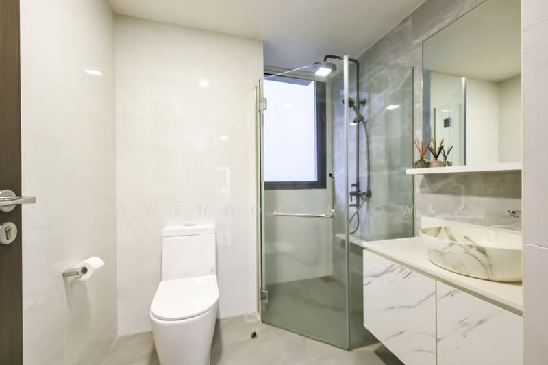The Brownstone, 158 Canberra Drive, 3 Bedrooms, 947 sqft, Executive Condominium For Sale, by Gwendolyn Ow, 500196106 - Bathroom - PropertyGuru.com.sg