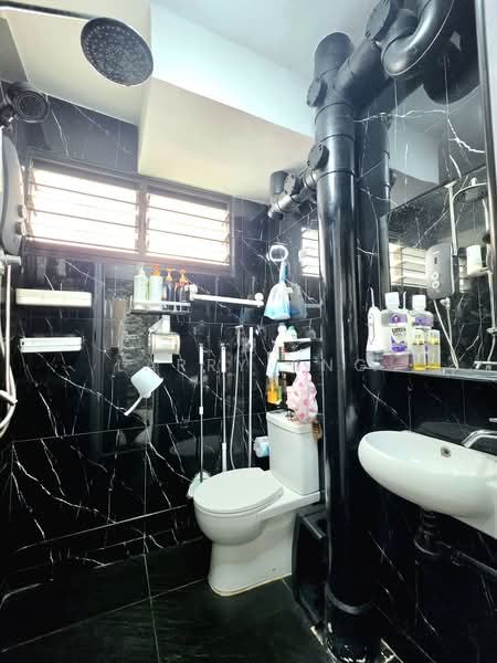 418 Ang Mo Kio Avenue 10, 418 Ang Mo Kio Avenue 10, Room Rental, 150 sqft, HDB Flat For Rent, by Larry Sng, 500196107 - Bathroom - PropertyGuru.com.sg