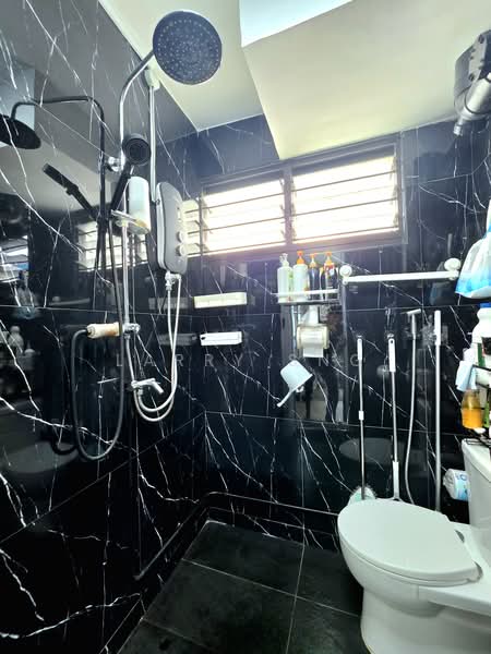 418 Ang Mo Kio Avenue 10, 418 Ang Mo Kio Avenue 10, Room Rental, 150 sqft, HDB Flat For Rent, by Larry Sng, 500196107 - Bathroom - PropertyGuru.com.sg