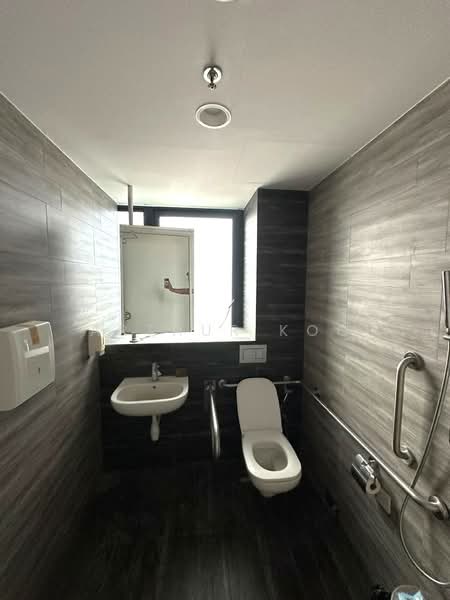 Novelty Techpoint, 27 New Industrial Road, 2,788 sqft, Light Industrial (B1) For Rent, by Arthur Koo, 500196112 - Restroom - CommercialGuru.com.sg