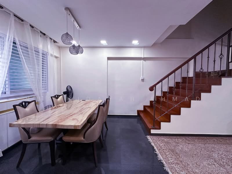 894 Tampines Street 81, 894 Tampines Street 81, 4 Bedrooms, 1,572 sqft, HDB Flat For Sale, by Nur Hidayah Ahmad, 500196116 - Dining Room come Foyer - PropertyGuru.com.sg