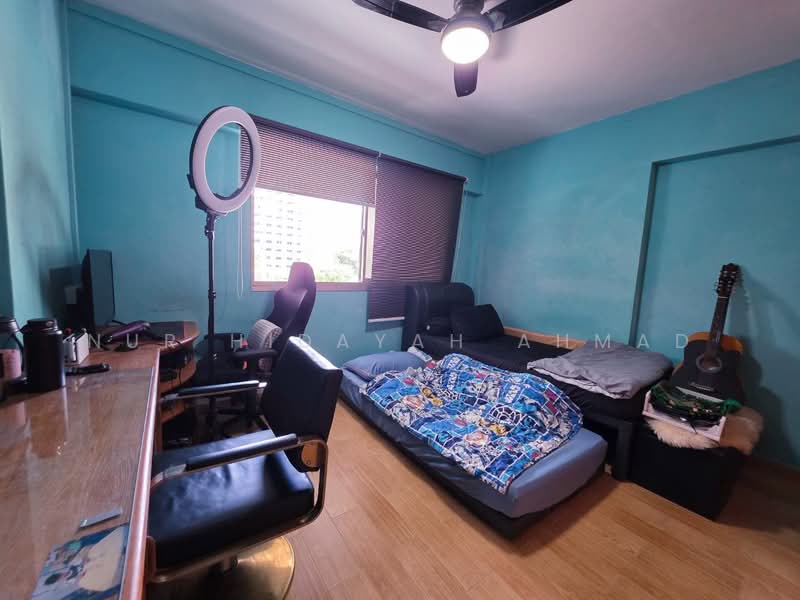 894 Tampines Street 81, 894 Tampines Street 81, 4 Bedrooms, 1,572 sqft, HDB Flat For Sale, by Nur Hidayah Ahmad, 500196116 - Common Bedroom 2 - PropertyGuru.com.sg