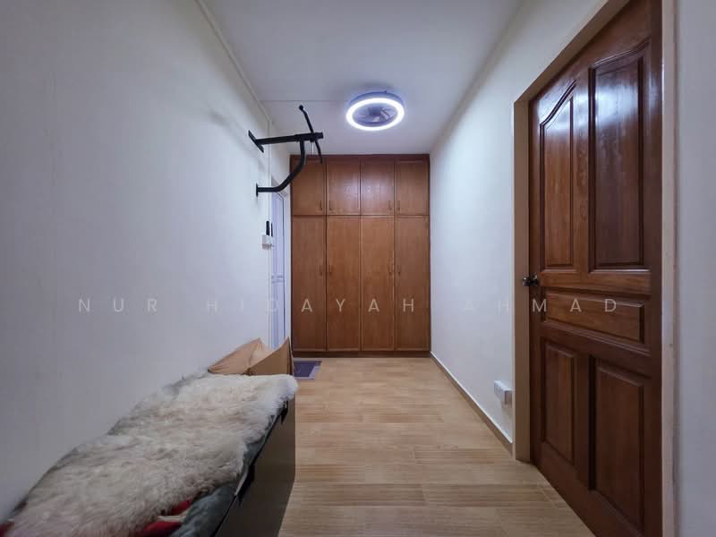 894 Tampines Street 81, 894 Tampines Street 81, 4 Bedrooms, 1,572 sqft, HDB Flat For Sale, by Nur Hidayah Ahmad, 500196116 - Corridor - PropertyGuru.com.sg
