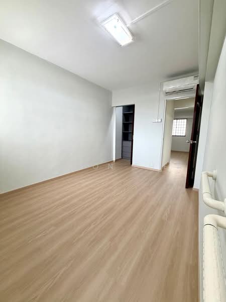 178 Ang Mo Kio Avenue 4, 178 Ang Mo Kio Avenue 4, 2 Bedrooms, 732 sqft, HDB Flat For Rent, by Wilson Chen, 500196140 - Master Bedroom (Brand New Flooring) - PropertyGuru.com.sg