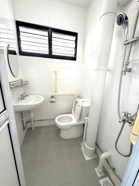 178 Ang Mo Kio Avenue 4, 178 Ang Mo Kio Avenue 4, 2 Bedrooms, 732 sqft, HDB Flat For Rent, by Wilson Chen, 500196140 - Common Bathroom - PropertyGuru.com.sg