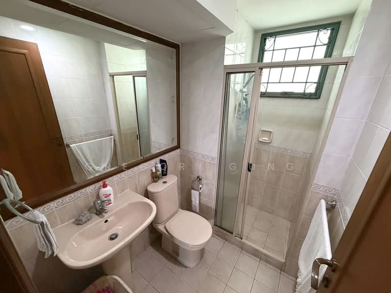 Palm Gardens, 2A Hong San Walk, 2 Bedrooms, 958 sqft, Condominium For Sale, by Gregory Gung, 500196144 - Bathroom - PropertyGuru.com.sg