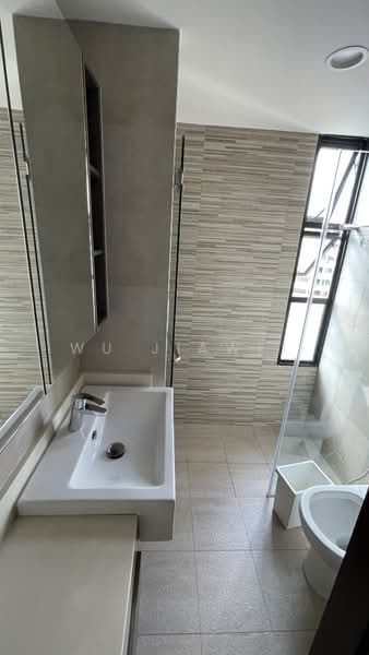 Pandan Valley, 4 Pandan Valley, Room Rental, 150 sqft, Condominium For Rent, by Wu JiaWei, 500196147 - Junior Master Bathroom - PropertyGuru.com.sg