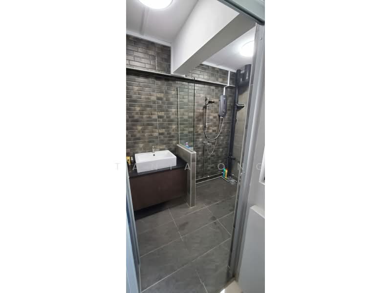 42 Chai Chee Street, 42 Chai Chee Street, 2 Bedrooms, 721 sqft, HDB Flat For Rent, by Tania Ong, 500196148 - Bathroom - PropertyGuru.com.sg