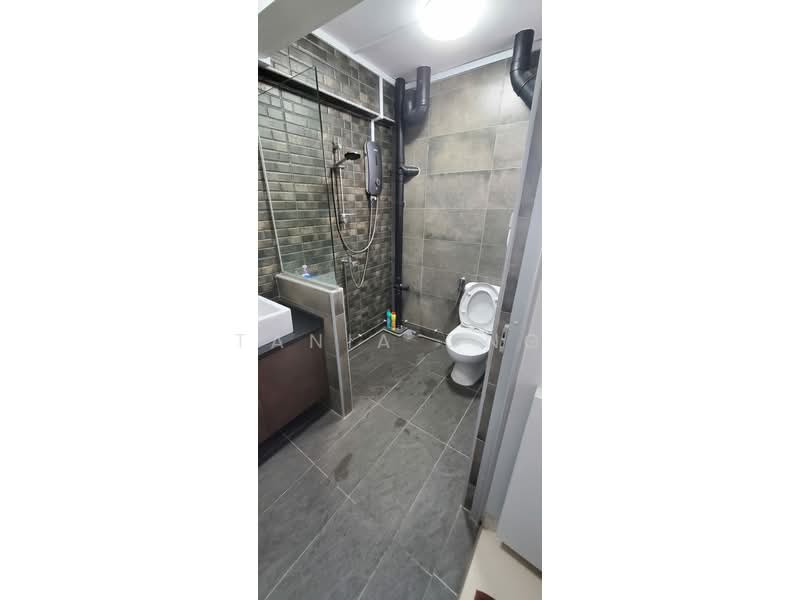 42 Chai Chee Street, 42 Chai Chee Street, 2 Bedrooms, 721 sqft, HDB Flat For Rent, by Tania Ong, 500196148 - Bathroom - PropertyGuru.com.sg