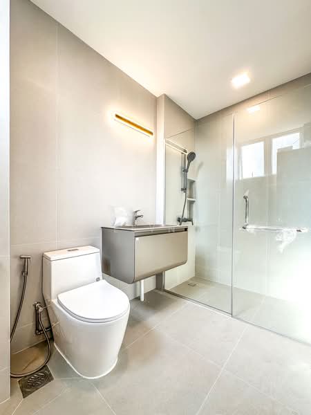 Orchard - Large-size format! New modern renos blended with Old world charm, , 3 Bedrooms, 1,625 sqft, Apartment For Rent, by Jocelyn Wee, 500196159 - Bathroom - PropertyGuru.com.sg