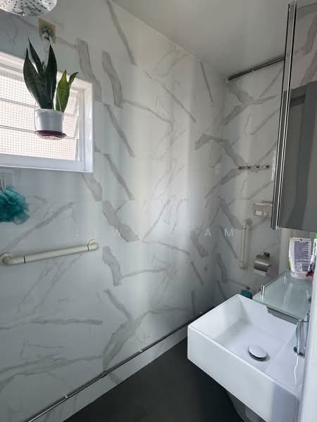 839 Yishun Street 81, 839 Yishun Street 81, 3 Bedrooms, 1,108 sqft, HDB Flat For Rent, by Lewis Tam, 500196171 - Bathroom - PropertyGuru.com.sg