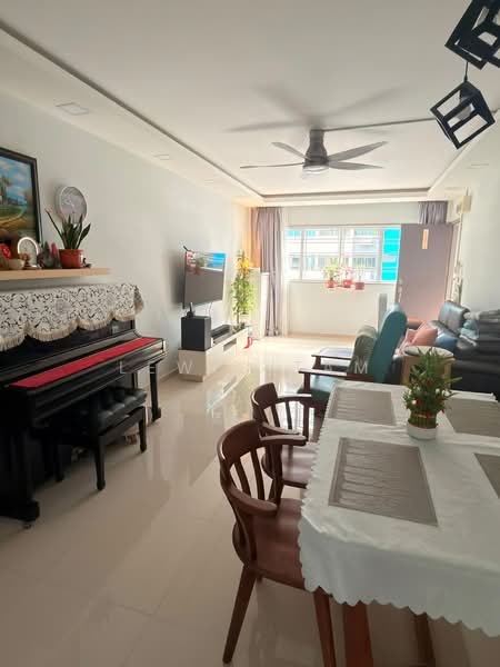 839 Yishun Street 81, 839 Yishun Street 81, 3 Bedrooms, 1,108 sqft, HDB Flat For Rent, by Lewis Tam, 500196171 - Living Room - PropertyGuru.com.sg
