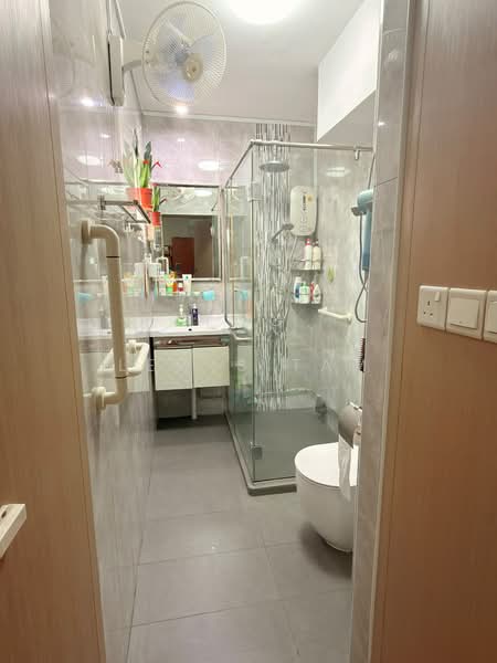 839 Yishun Street 81, 839 Yishun Street 81, 3 Bedrooms, 1,108 sqft, HDB Flat For Rent, by Lewis Tam, 500196171 - Bathroom - PropertyGuru.com.sg