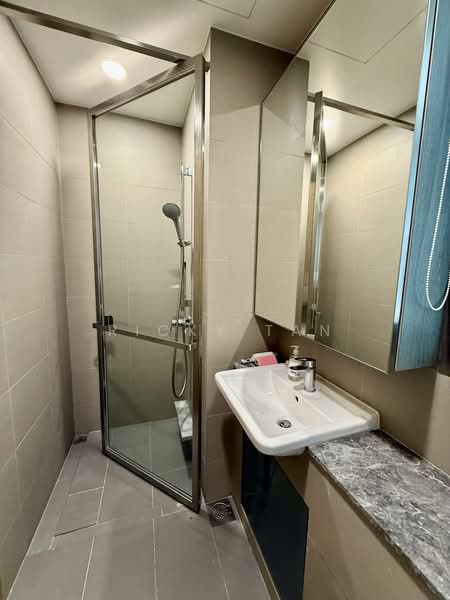 Skyline Residences, 610 Telok Blangah Road, 2 Bedrooms, 826 sqft, Condominium For Rent, by Ricky Tan, 500196172 - Bathroom - PropertyGuru.com.sg