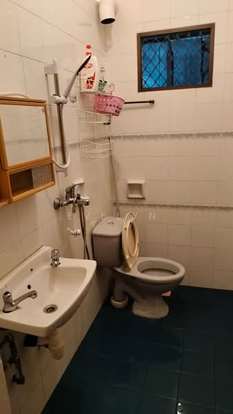 5 Maple Avenue, , Room Rental, 200 sqft, Detached House For Rent, by Evelyn Yew, 500196178 - Bathroom - PropertyGuru.com.sg