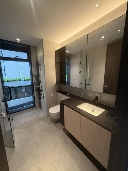Jervois Mansion, 14 Jervois Close, 4 Bedrooms, 1,303 sqft, Condominium For Rent, by Rowena Teo, 500196186 - Shared bathroom - PropertyGuru.com.sg