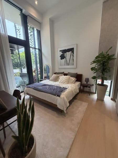 Jervois Mansion, 14 Jervois Close, Tanglin / Holland / Bukit Timah, 4 Bedrooms, 1,303 sqft, Condominium For Rent, by Rowena Teo, 500196186 - Master bedroom - PropertyGuru.com.sg