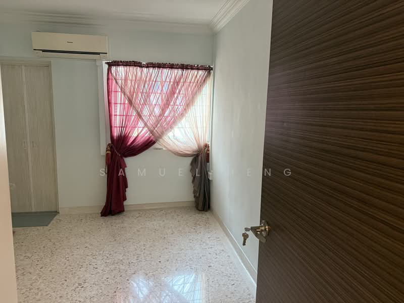 112 Tampines Street 11, 112 Tampines Street 11, 2 Bedrooms, 850 sqft, HDB Flat For Sale, by Samuel Heng, 500196194 - Bedroom - PropertyGuru.com.sg