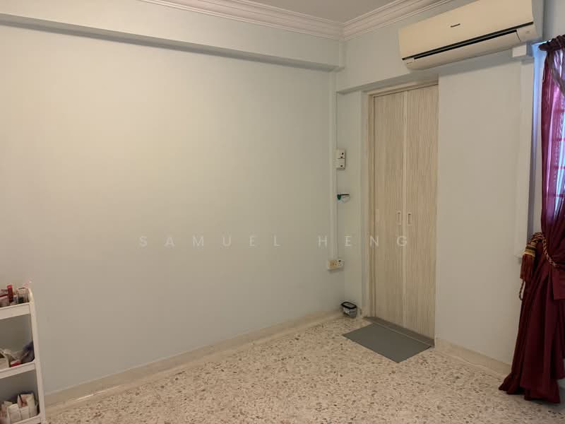 112 Tampines Street 11, 112 Tampines Street 11, 2 Bedrooms, 850 sqft, HDB Flat For Sale, by Samuel Heng, 500196194 - Bedroom - PropertyGuru.com.sg
