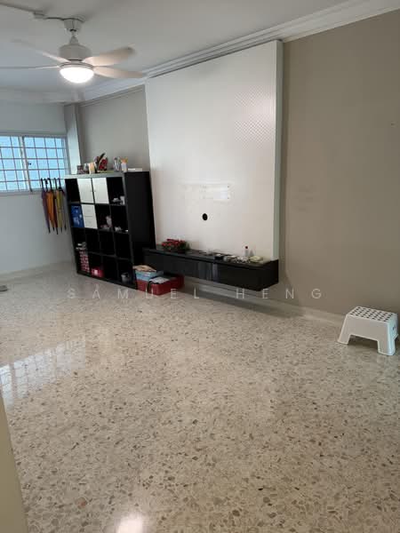 112 Tampines Street 11, 112 Tampines Street 11, 2 Bedrooms, 850 sqft, HDB Flat For Sale, by Samuel Heng, 500196194 - Living Room - PropertyGuru.com.sg