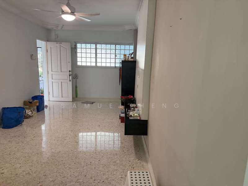 112 Tampines Street 11, 112 Tampines Street 11, 2 Bedrooms, 850 sqft, HDB Flat For Sale, by Samuel Heng, 500196194 - Living Room - PropertyGuru.com.sg