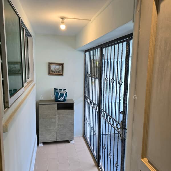 112 Tampines Street 11, 112 Tampines Street 11, 2 Bedrooms, 850 sqft, HDB Flat For Sale, by Samuel Heng, 500196194 - Entrance - PropertyGuru.com.sg