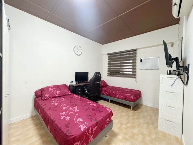 632 Bedok Reservoir Road, 632 Bedok Reservoir Road, 2 Bedrooms, 721 sqft, HDB Flat For Sale, by Risdian Isbintara, 500196197 - Bedroom - PropertyGuru.com.sg