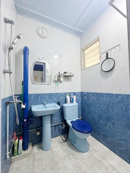 632 Bedok Reservoir Road, 632 Bedok Reservoir Road, 2 Bedrooms, 721 sqft, HDB Flat For Sale, by Risdian Isbintara, 500196197 - Bathroom - PropertyGuru.com.sg