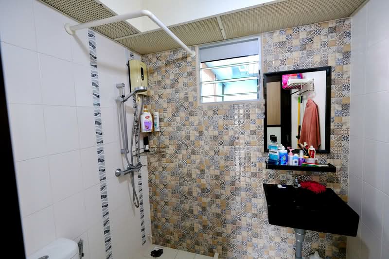 443D Fajar Road, 443D Fajar Road, Dairy Farm / Bukit Panjang / Choa Chu Kang, 3 Bedrooms, 1,001 sqft, HDB Flat For Sale, by Rony Ng, 500196218 - Bathroom - PropertyGuru.com.sg