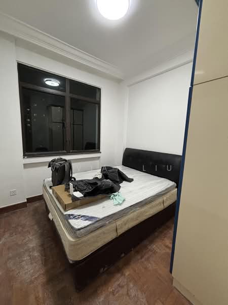 Parc Oasis, 35 Jurong East Avenue 1, 5 Bedrooms, 1,227 sqft, Condominium For Rent, by Vivian Liu, 500196222 - Bedroom - PropertyGuru.com.sg