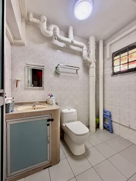 322 Sembawang Close, 322 Sembawang Close, 3 Bedrooms, 1,087 sqft, HDB Flat For Sale, by Jeslyn Lim 林瑞香, 500196226 - Bathroom - PropertyGuru.com.sg
