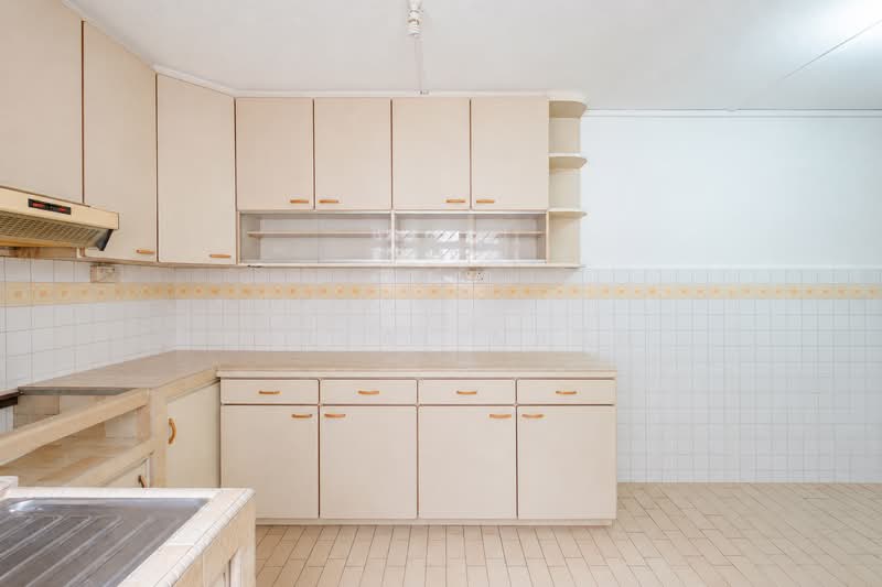 551 Jurong West Street 42, 551 Jurong West Street 42, 3 Bedrooms, 1,485 sqft, HDB Flat For Sale, by Haikal Nash, 500196230 - Kitchen - PropertyGuru.com.sg