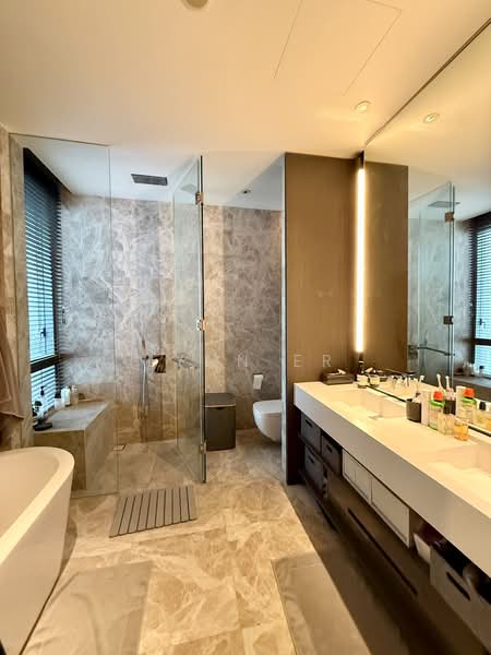 Leedon Residence, 6 Leedon Heights, 4 Bedrooms, 3,746 sqft, Condominium For Sale, by Lynn Er, 500196237 - Bathroom - PropertyGuru.com.sg